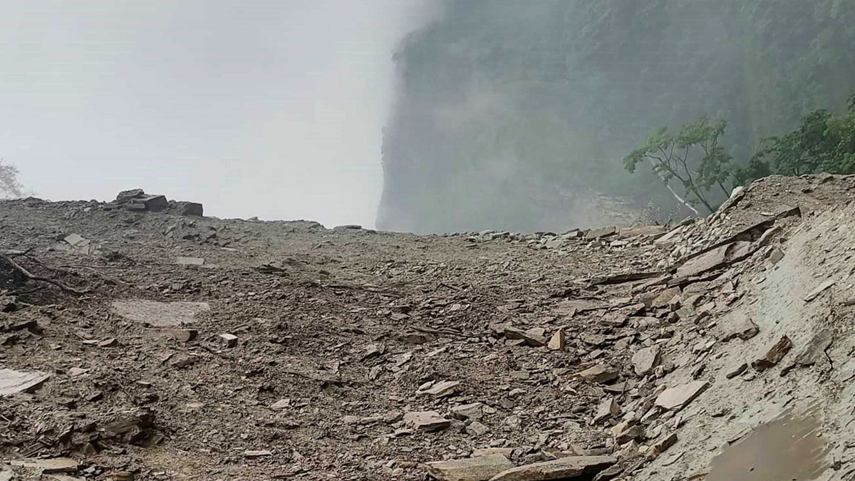 Jamune-Khaireni road blocked by a landslide